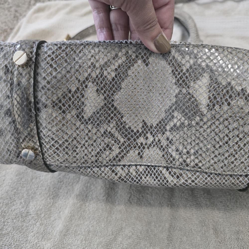 MICHAEL Michael Kors Gray Crossbody Bag with Elegant Snakeskin Print - Picture 5 of 11